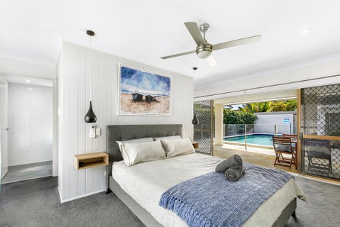 Homely Getaways In Broadbeach Waters - Whitsundays Accommodation 1