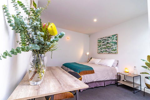 Homestay In The Heart Of Fitzroy - Walk To CBD - Whitsundays Accommodation 0