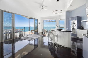 Horizons - Airlie Beach