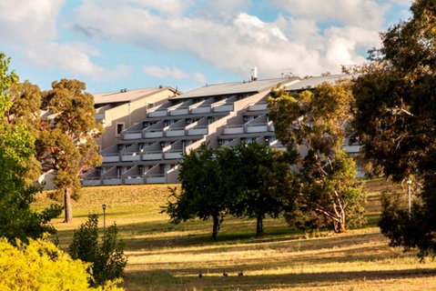 Horizons 418 - Lake Jindabyne Waterfront - Whitsundays Accommodation 1