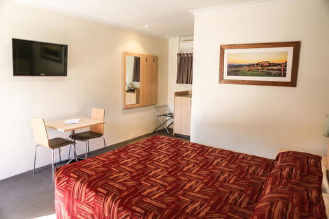 Hotel Canobolas Motel And Units - Whitsundays Accommodation 3