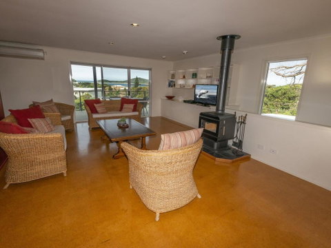 Island View - 80 Lentara St - Large Family Home, Pool, WIFI And Sweeping Views Of Fingal - Whitsundays Accommodation 1