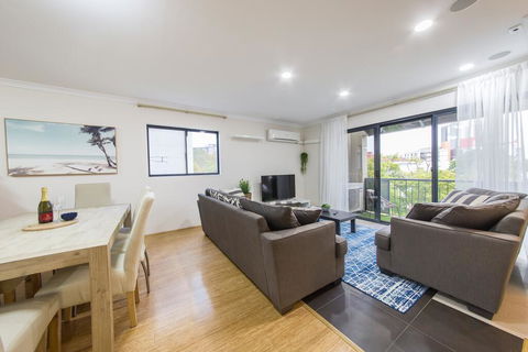 ISOLATION READY!! Super Size Me!! Top Location. Isolation Ready. Sanitised. Free CAT Bus, Pool, Gym And Everything At Your Finge - Whitsundays Accommodation 0