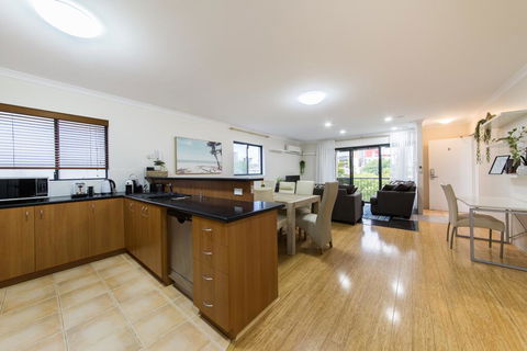 ISOLATION READY!! Super Size Me!! Top Location. Isolation Ready. Sanitised. Free CAT Bus, Pool, Gym And Everything At Your Finge - Whitsundays Accommodation 2