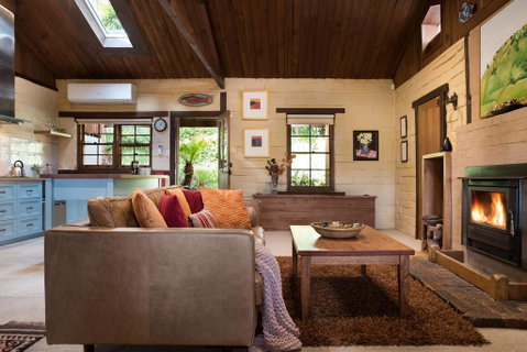 Italian Hill - Whitsundays Accommodation 0
