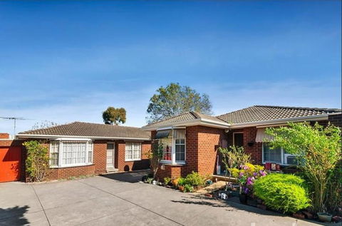 Ivy Units Glen Waverley - Whitsundays Accommodation 0