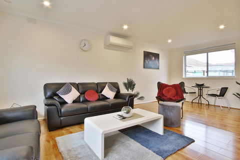 Ivy Units Glen Waverley - Whitsundays Accommodation 2