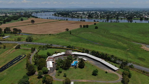 Jacaranda Motor Lodge - Whitsundays Accommodation 3