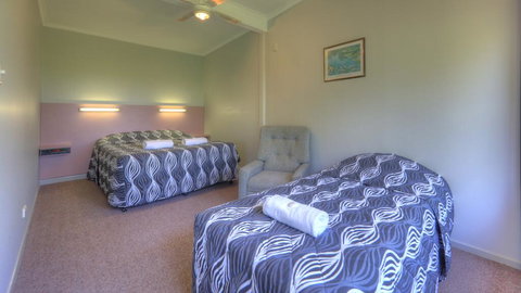 Jacaranda Motor Lodge - Whitsundays Accommodation 1