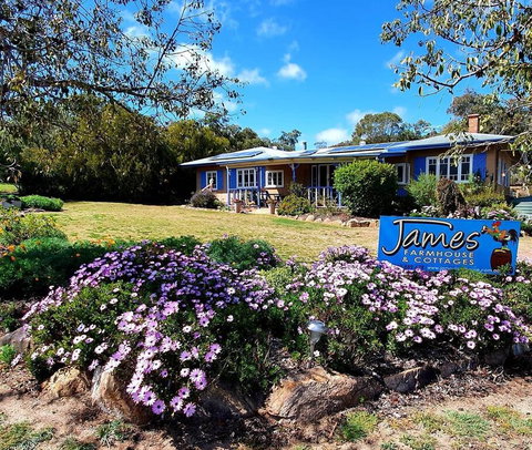 James Farmhouse - Whitsundays Accommodation 3