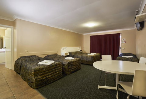 Jefferys Motel - Whitsundays Accommodation 0