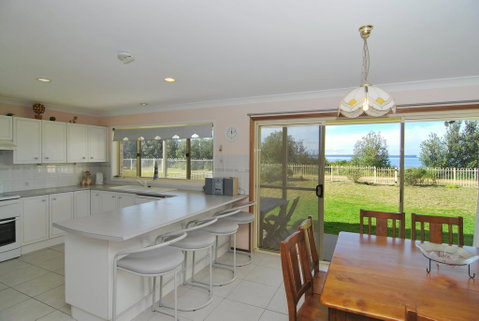 Jervis Bay Beachfront - Whitsundays Accommodation 0