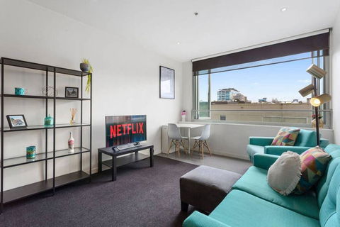 JOLI Opposite MCG And Botanical Gardens - Whitsundays Accommodation 0