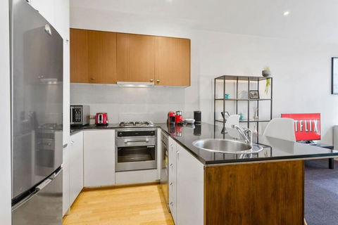 JOLI Opposite MCG And Botanical Gardens - Whitsundays Accommodation 1