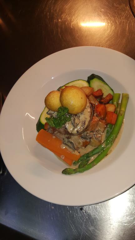 Jolly Swagman Motor Inn - Whitsundays Accommodation 2