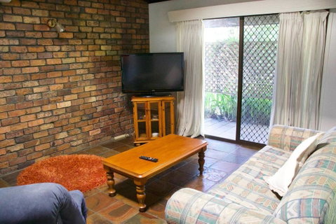 Junction Cottage - Whitsundays Accommodation 2