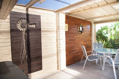 Junction Motel - Whitsundays Accommodation 1