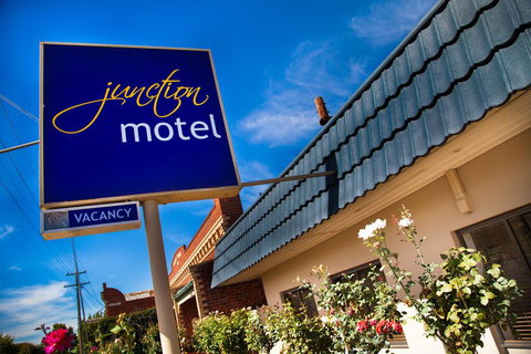 Junction Motel - Whitsundays Accommodation 0