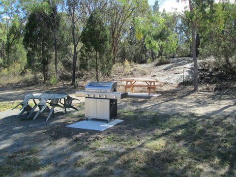 Just Red Wines Cabins - Whitsundays Accommodation 2