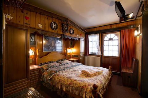 Karelia Alpine Lodge - Whitsundays Accommodation 0