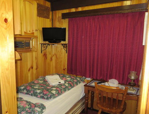 Karelia Alpine Lodge - Whitsundays Accommodation 1