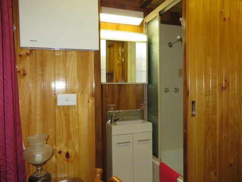 Karelia Alpine Lodge - Whitsundays Accommodation 3