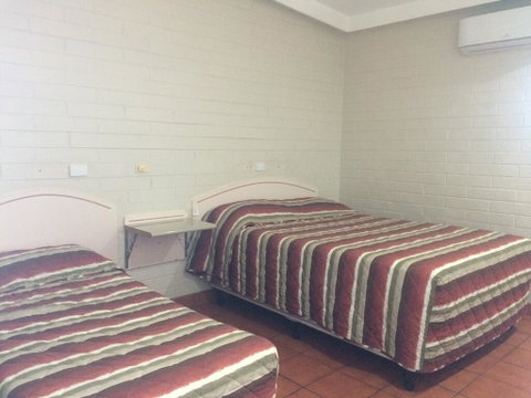 Katherine Motel - Whitsundays Accommodation 3