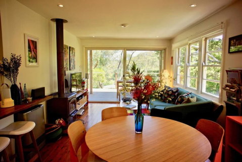 Katoomba Falls Cottage - Whitsundays Accommodation 0