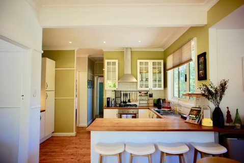 Katoomba Falls Cottage - Whitsundays Accommodation 2