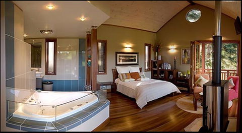 King Ludwigs Cottage - Whitsundays Accommodation 0
