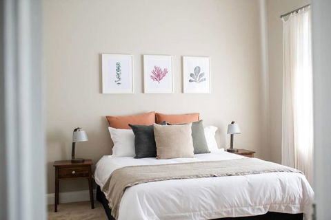 Kinross Cottage - Neat And Stylish, Sleeps 9 - Whitsundays Accommodation 3