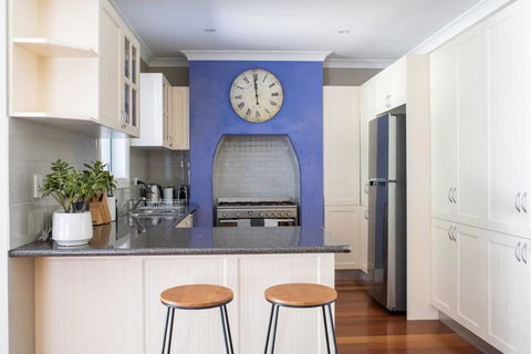 Kinross Cottage - Neat And Stylish, Sleeps 9 - Whitsundays Accommodation 1