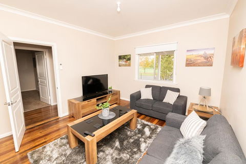 Kinross On Cox Sweet, Neat & Simple + Wifi - Whitsundays Accommodation 2