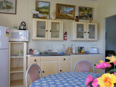 Kitches Cabin - Whitsundays Accommodation 2