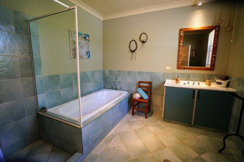 Kiwarrak Country Retreat - Whitsundays Accommodation 3