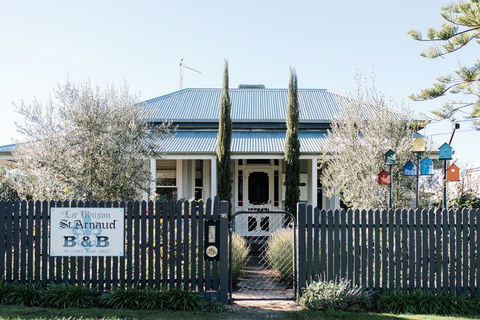 La Maison St Arnaud - Whitsundays Accommodation 0