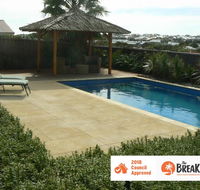 La Mer - Home with a Pool - Whitsundays Accommodation