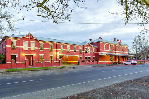 Lake Inn - Ballarat - Whitsundays Accommodation 0