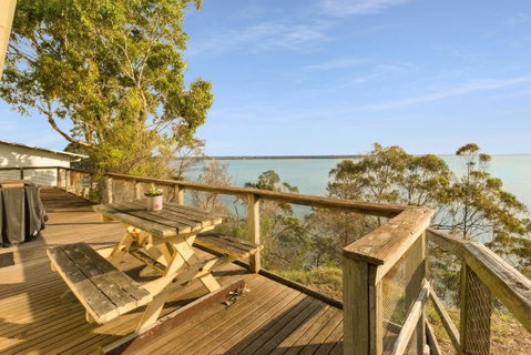 Lakescapes Cottage - 180 Degree Panoramic Views - Whitsundays Accommodation 1