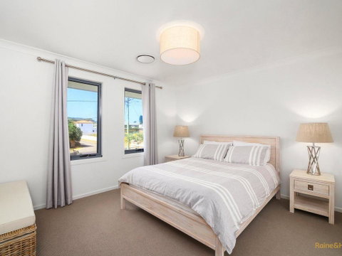 Lakeside Luxury - 13 Lake Street - Whitsundays Accommodation 3