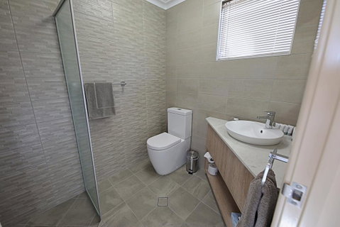Lakeview Apartments - Whitsundays Accommodation 3