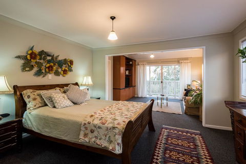 Land Of Lost Treasure - Whitsundays Accommodation 0
