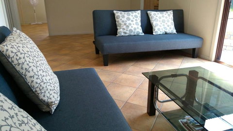 Large 6-Bedroom House With Wifi & Netflix Close To Singleton CBD Hunter Valley - Whitsundays Accommodation 2