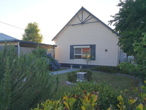 Large 6-Bedroom House With Wifi & Netflix Close To Singleton CBD Hunter Valley - Whitsundays Accommodation 0