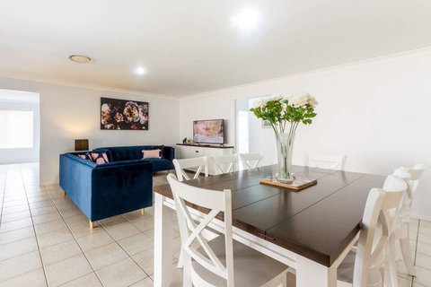 Large Executive And Family Home - Flinders View - Whitsundays Accommodation 0