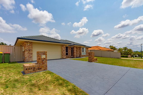 Large Executive And Family Home - Flinders View - Whitsundays Accommodation 2