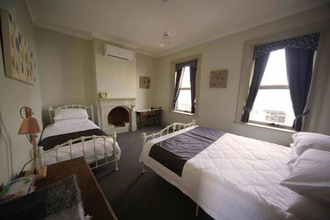 Latrobe Art Apartments - Whitsundays Accommodation 0