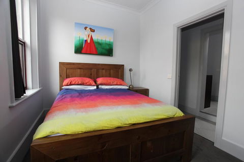 Latrobe Art Apartments - Whitsundays Accommodation 1