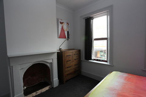 Latrobe Art Apartments - Whitsundays Accommodation 3