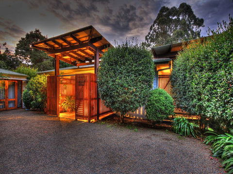Laurels - Whitsundays Accommodation 0